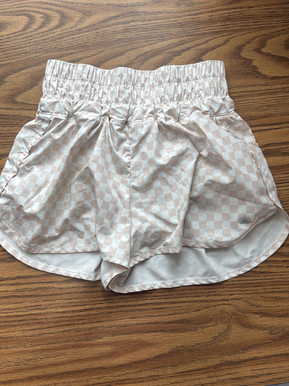 Women’s Checkerboard Elastic Waist Shorts - Beige/White